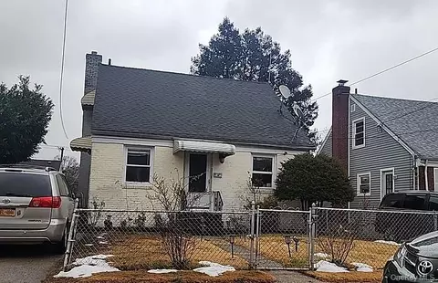 299 Locust Ave, Uniondale, NY 11553