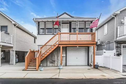 90 Oregon St, Long Beach, NY 11561