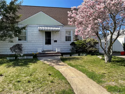 1134 S Everett St, Valley Stream, NY 11580