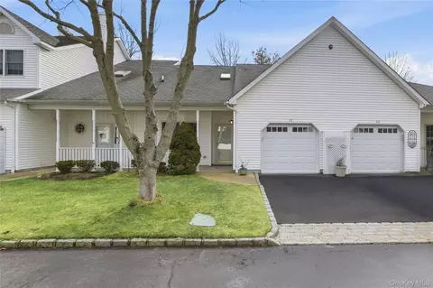 55 Oyster Cove Ln, Blue Point, NY 11715