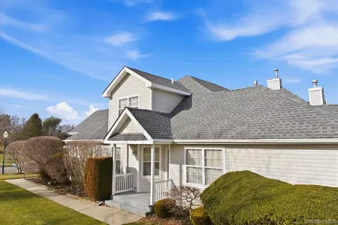 23 Goose Neck Ln, Riverhead, NY 11901