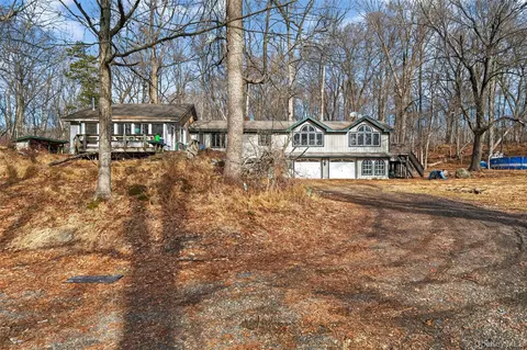 48 Chardavoyne Rd, Warwick, NY 10990