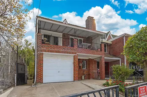 2037 37th St, Astoria, NY 11105