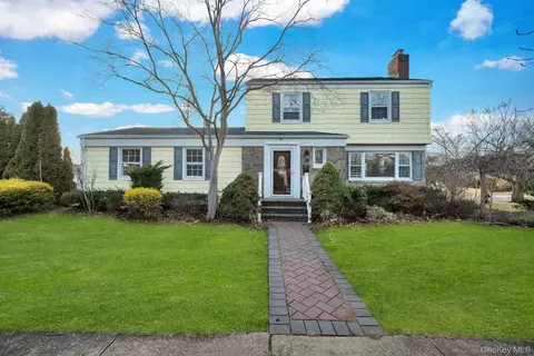 6 Elliott Pl, Freeport, NY 11520