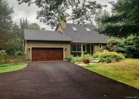 1 Rapp Hill Rd, New Paltz, NY 12561