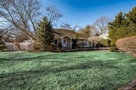 75 Hazard Ave, Huntington Station, NY 11746