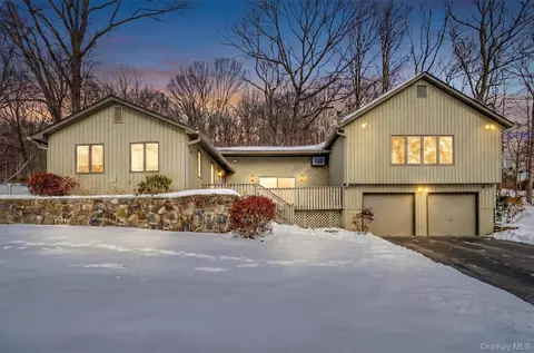 8 Peach Rd, Mahopac, NY 10541