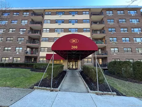 200 Diplomat Dr #6P, Mount Kisco, NY 10549