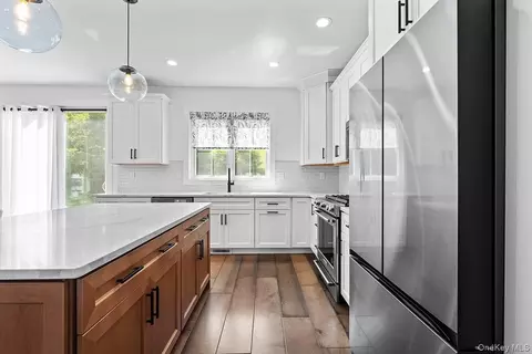 Kitchen - 3515 Bennington Dr, Fishkill, NY 12524 photo 4 of 4