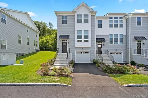 3515 Bennington Dr, Fishkill, NY 12524