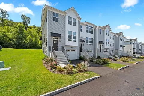 Exterior - 3515 Bennington Dr, Fishkill, NY 12524 photo 4 of 6