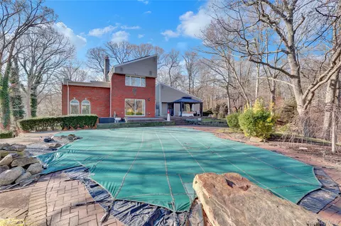 Exterior - 2 Riverview Ter, Smithtown, NY 11787 photo 4 of 7