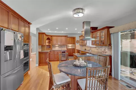 Kitchen - 2 Riverview Ter, Smithtown, NY 11787 photo 4 of 5