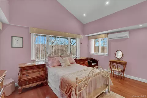 Bedroom - 2 Riverview Ter, Smithtown, NY 11787 photo 6 of 8