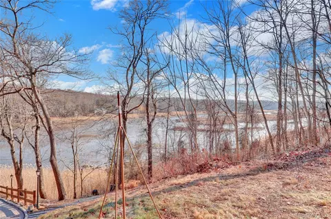 View/Area - 2 Riverview Ter, Smithtown, NY 11787 photo 2 of 3