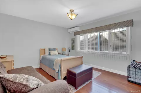 Bedroom - 2 Riverview Ter, Smithtown, NY 11787 photo 4 of 8