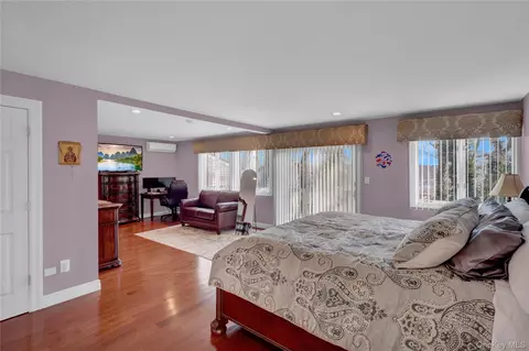 Bedroom - 2 Riverview Ter, Smithtown, NY 11787 photo 2 of 8