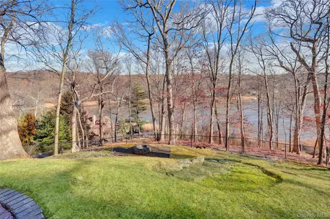 View/Area - 2 Riverview Ter, Smithtown, NY 11787 photo 3 of 3