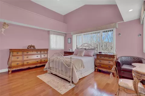 Bedroom - 2 Riverview Ter, Smithtown, NY 11787 photo 5 of 8