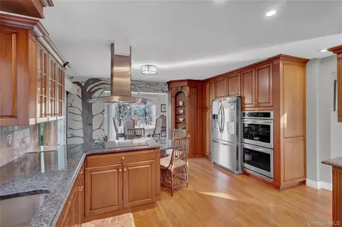 Kitchen - 2 Riverview Ter, Smithtown, NY 11787 photo 2 of 5