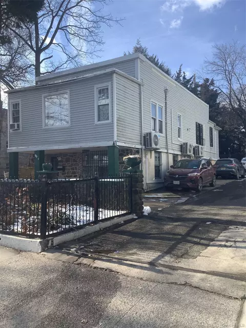 3305 Bronxwood Ave, New York, NY 10469