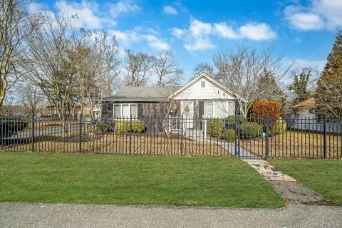 57 Fry Blvd, Patchogue, NY 11772
