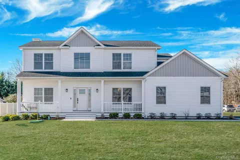 Nc Pine Street, Brookhaven, NY 11776