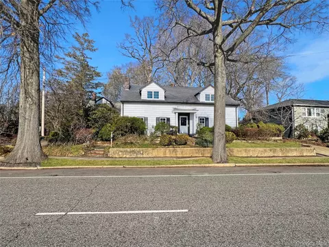 118 Shelter Rock Rd, North Hempstead, NY 11576