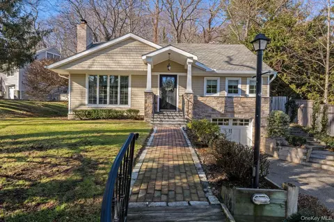 137 Cove Rd, Huntington, NY 11743