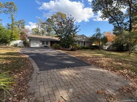 3 Seward Ln, Stony Brook, NY 11790