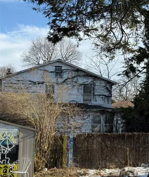 523 Cedar St, West Hempstead, NY 11552