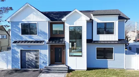 14 Fawn Ln, Westbury, NY 11590