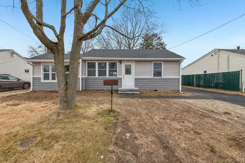 1354 Brooklyn Blvd, Bay Shore, NY 11706