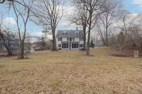 102 W Wiley St, Maybrook, NY 12543