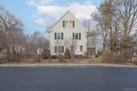 Exterior - 102 W Wiley St, Maybrook, NY 12543 photo 5 of 6