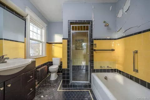 Bath - 102 W Wiley St, Maybrook, NY 12543 photo 3 of 3