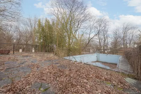 Exterior - 102 W Wiley St, Maybrook, NY 12543 photo 4 of 6