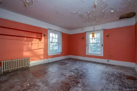 Bedroom - 102 W Wiley St, Maybrook, NY 12543 photo 2 of 2
