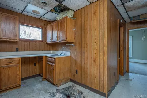 Entry Way - 102 W Wiley St, Maybrook, NY 12543 photo 1 of 2