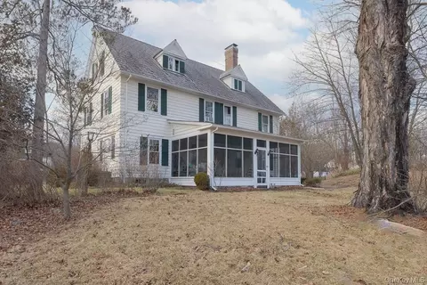 102 W Wiley St, Maybrook, NY 12543 photo 2