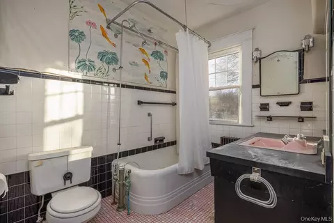 Bath - 102 W Wiley St, Maybrook, NY 12543 photo 2 of 3