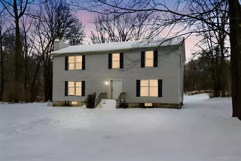 447 N Elting Corners Rd, Lloyd, NY 12528