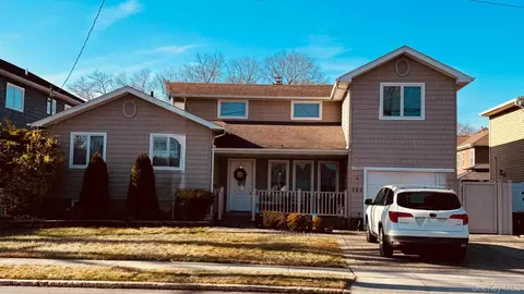 320 Roosevelt Ave, Massapequa Park, NY 11762