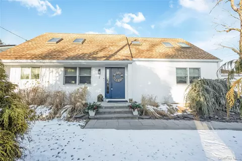 2 Martin Pl, Northport, NY 11768