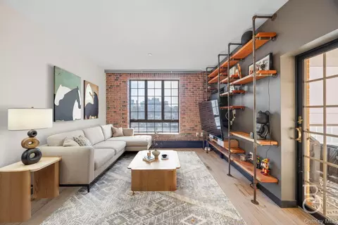 25-25 Newtown Ave #4B, New York, NY 11102
