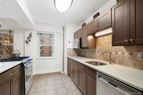 235 Garth Rd #E2A, Scarsdale, NY 10583