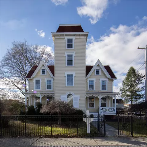 17 Church St, Beacon, NY 12508