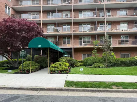20 Wendell St #18A, Hempstead, NY 11550