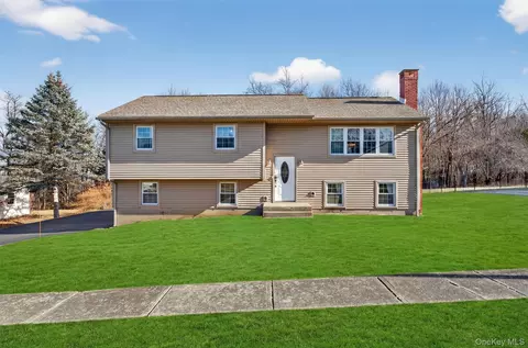 11 Hilltop Ln, Warwick, NY 10990