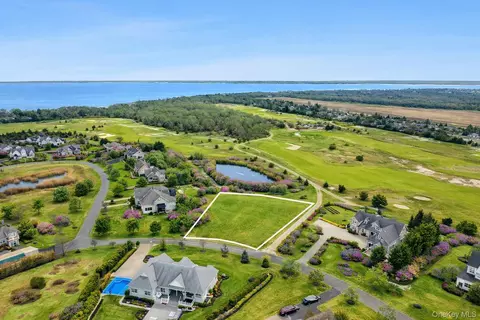 2200 Laurel Trl, Laurel, NY 11948